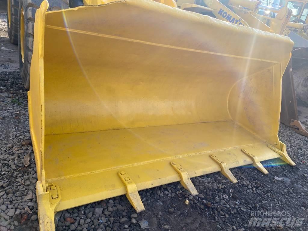Komatsu WA 320-5 Pale gommate