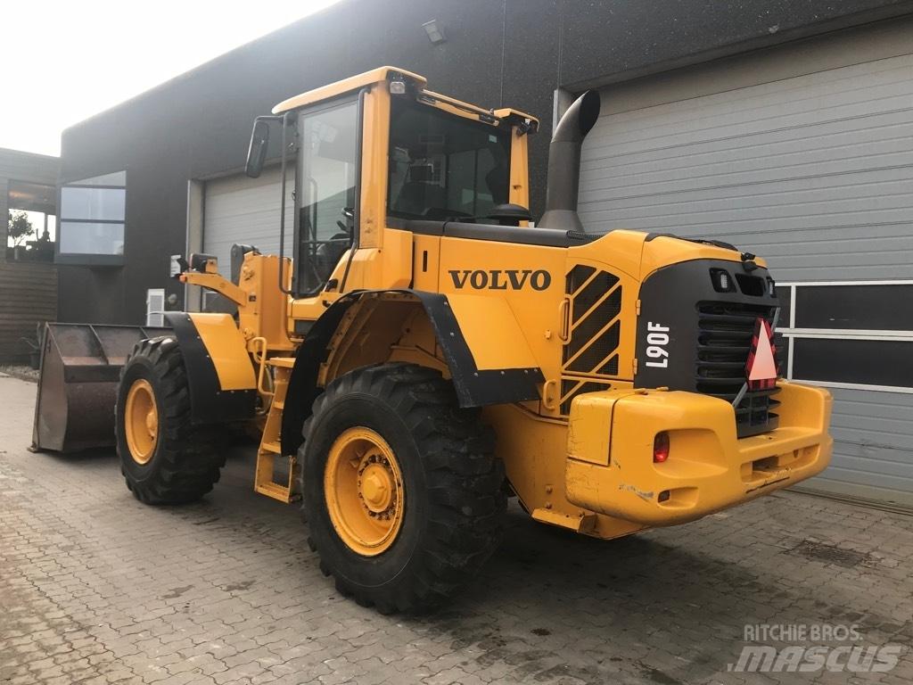 Volvo L90F Pale gommate