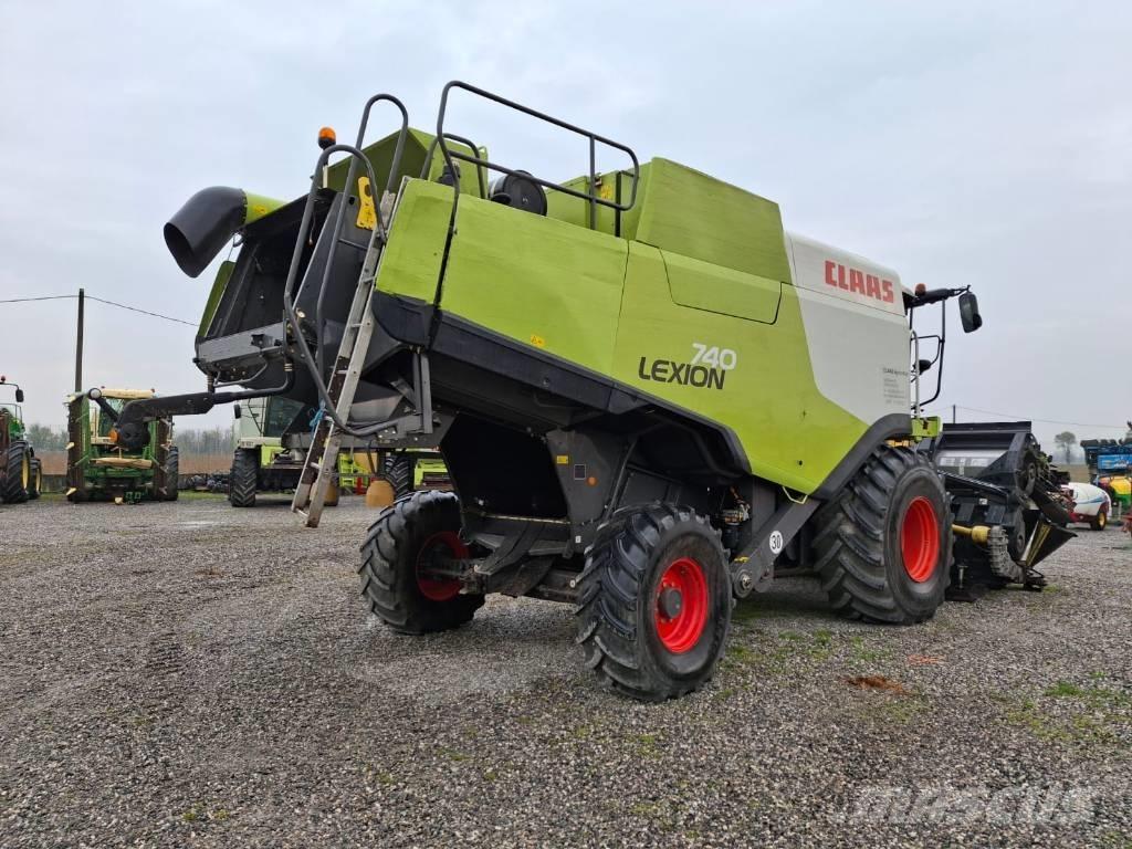 CLAAS Lexion 740 Mietitrebbiatrici