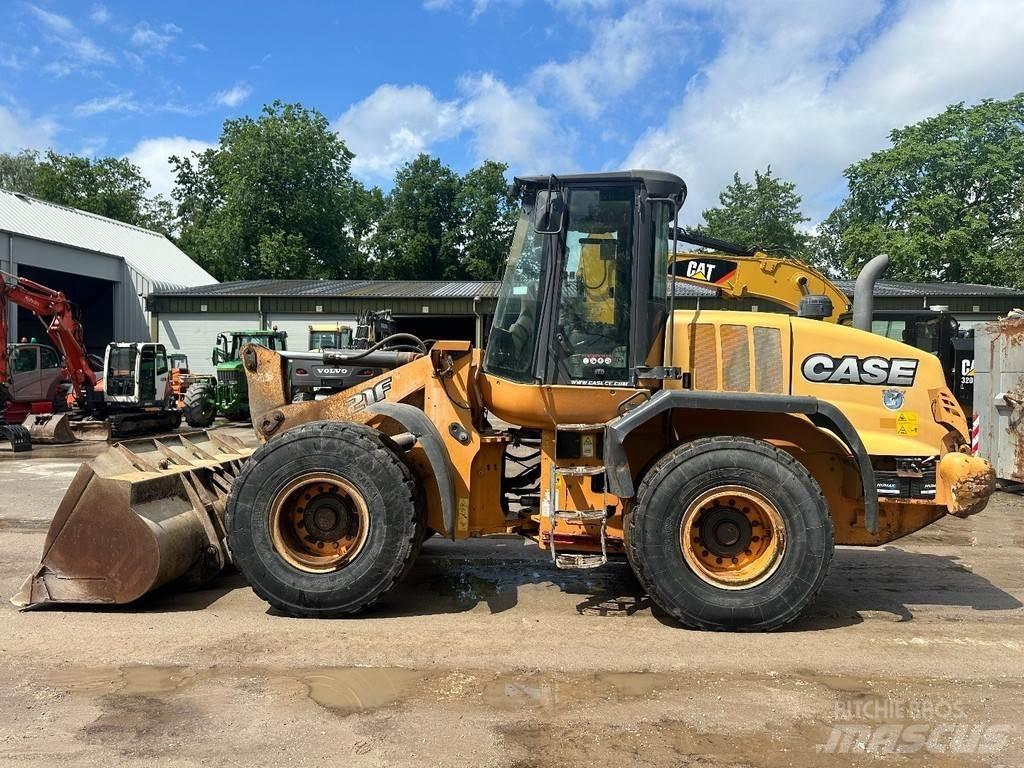 CASE 621 F Pale gommate