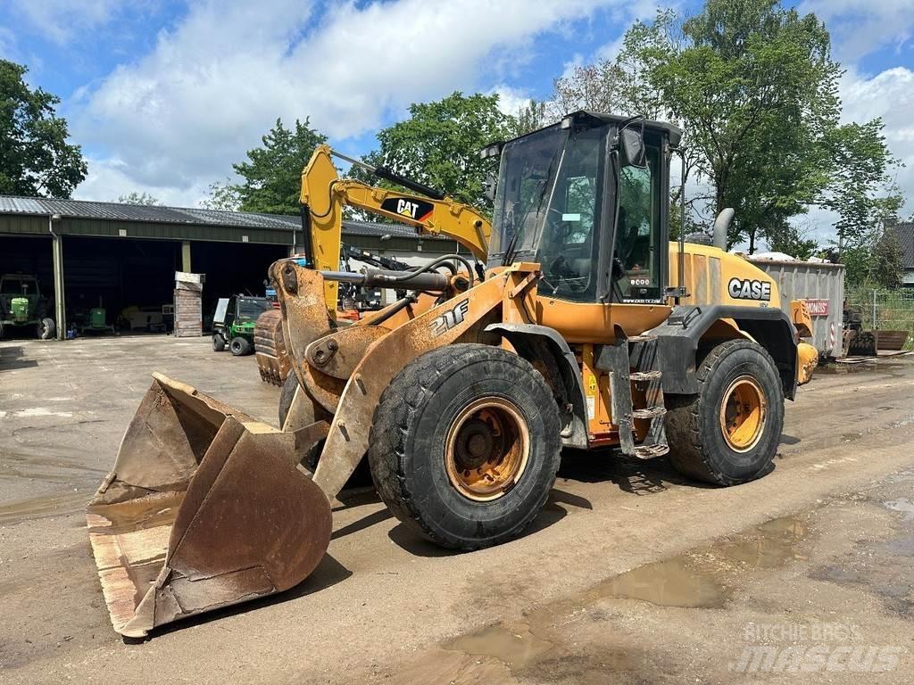 CASE 621 F Pale gommate