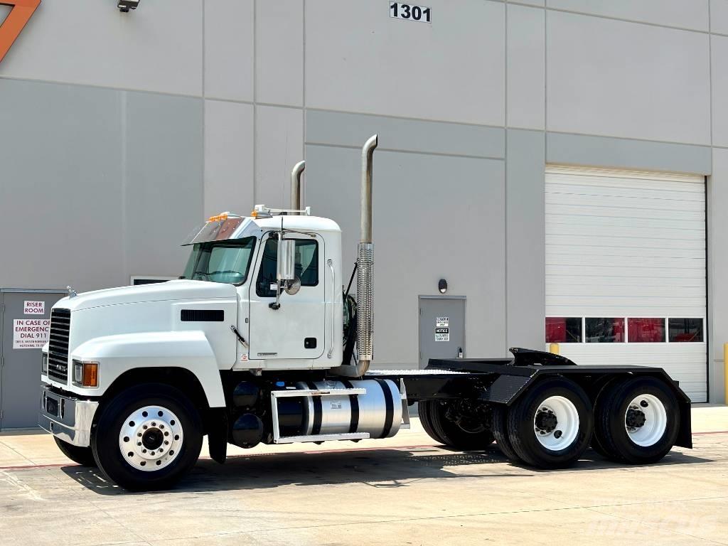 Mack Pinnacle 64T Motrici e Trattori Stradali