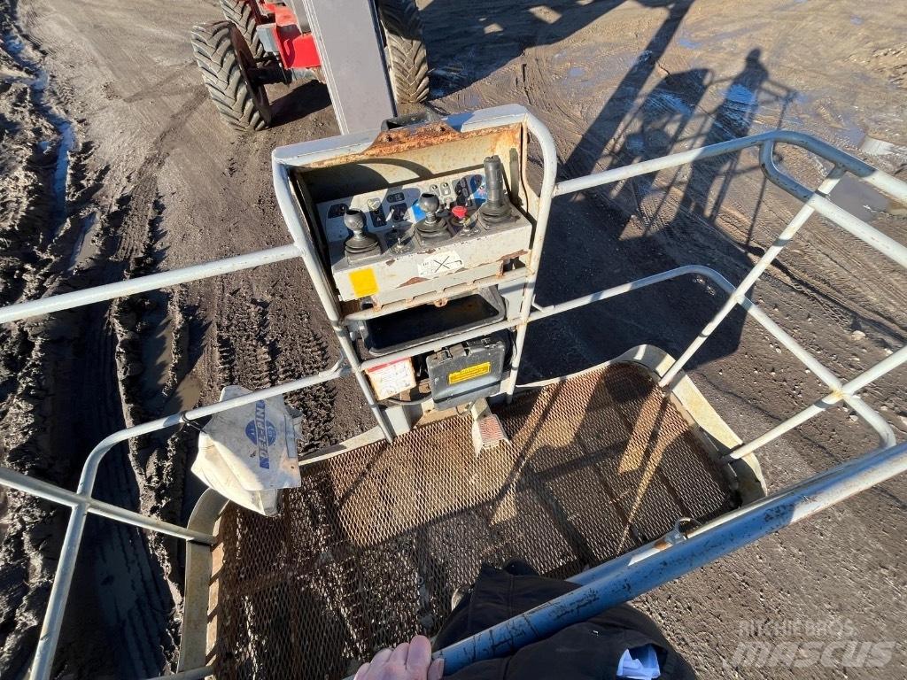 Manitou 200 ATJ Piattaforme a braccio articolato