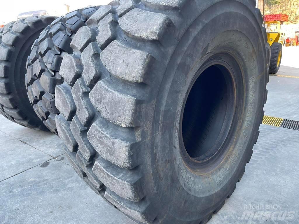 CAT 982M Pale gommate