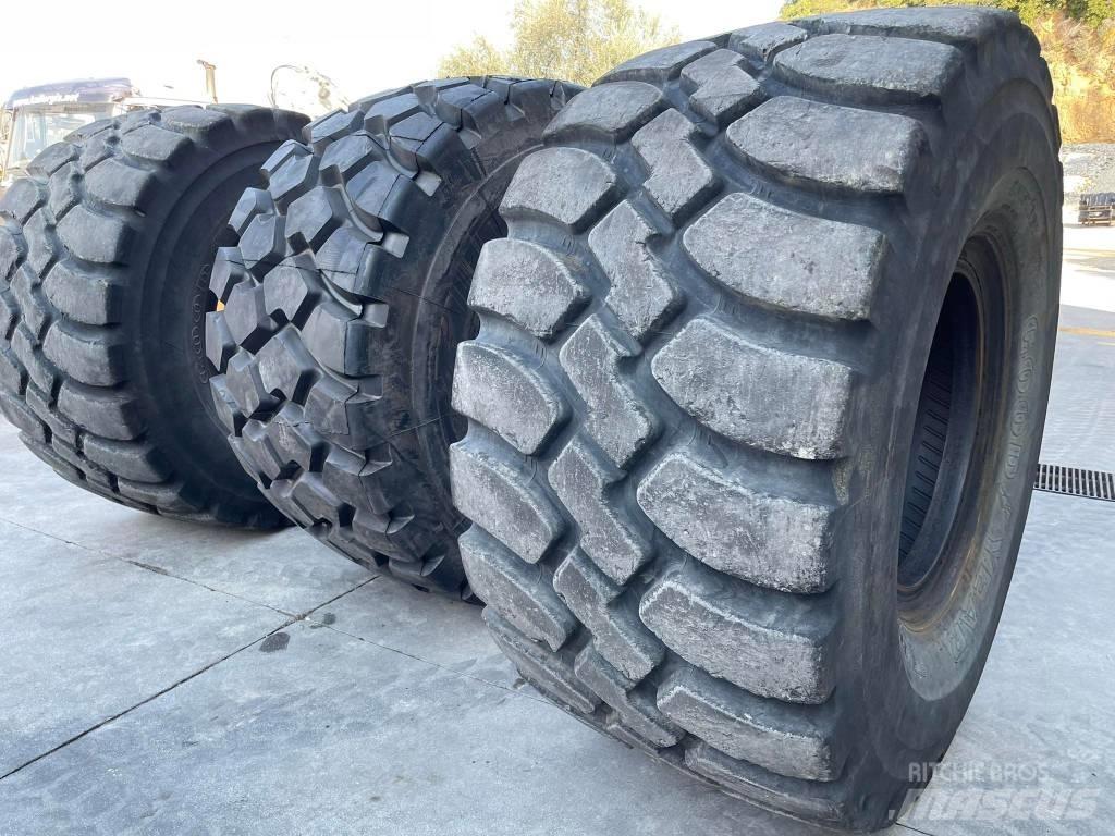 CAT 982M Pale gommate