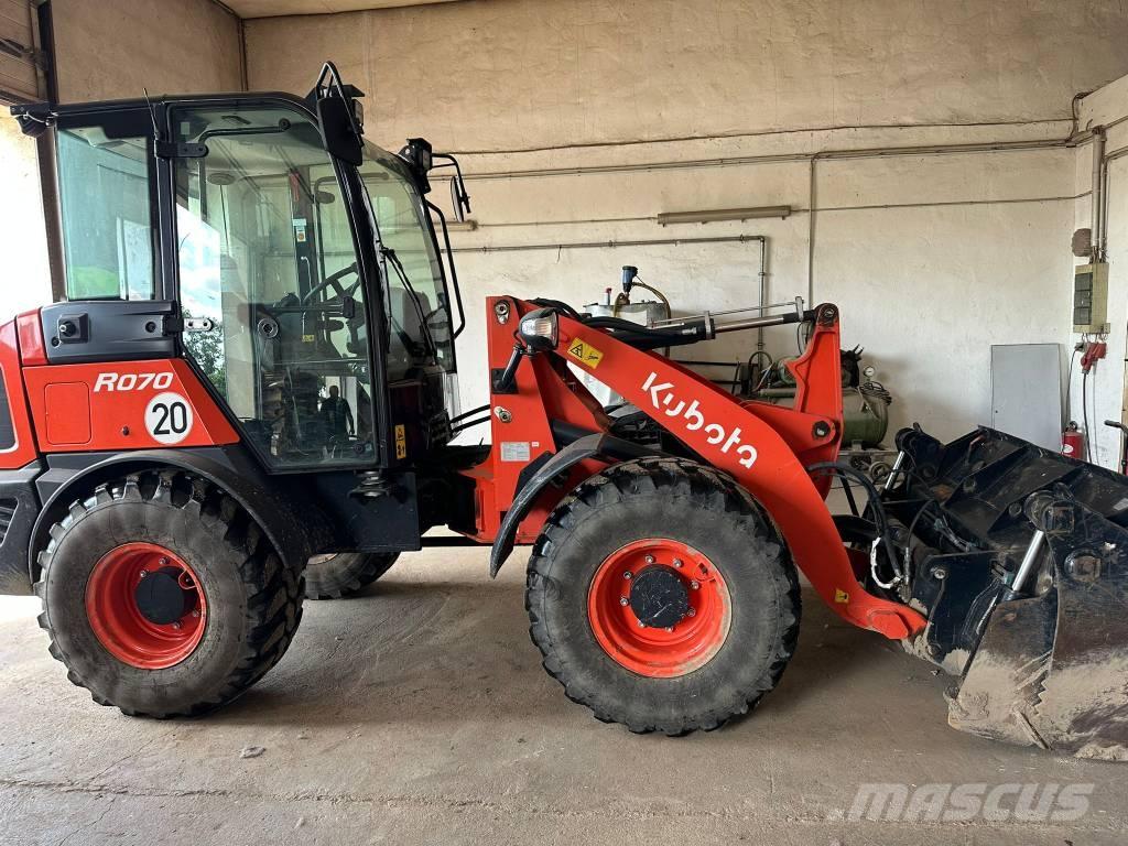 Kubota R 070 WT QC Pale gommate