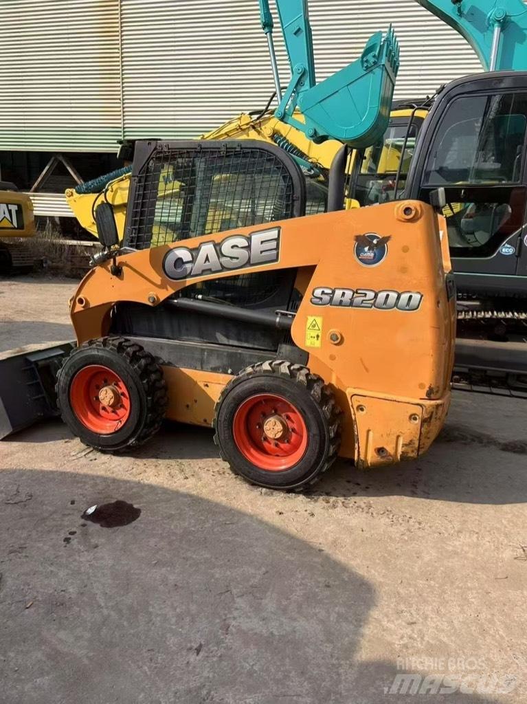 CASE SR 200 Mini Pale Gommate