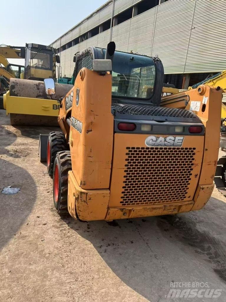 CASE SR 200 Mini Pale Gommate
