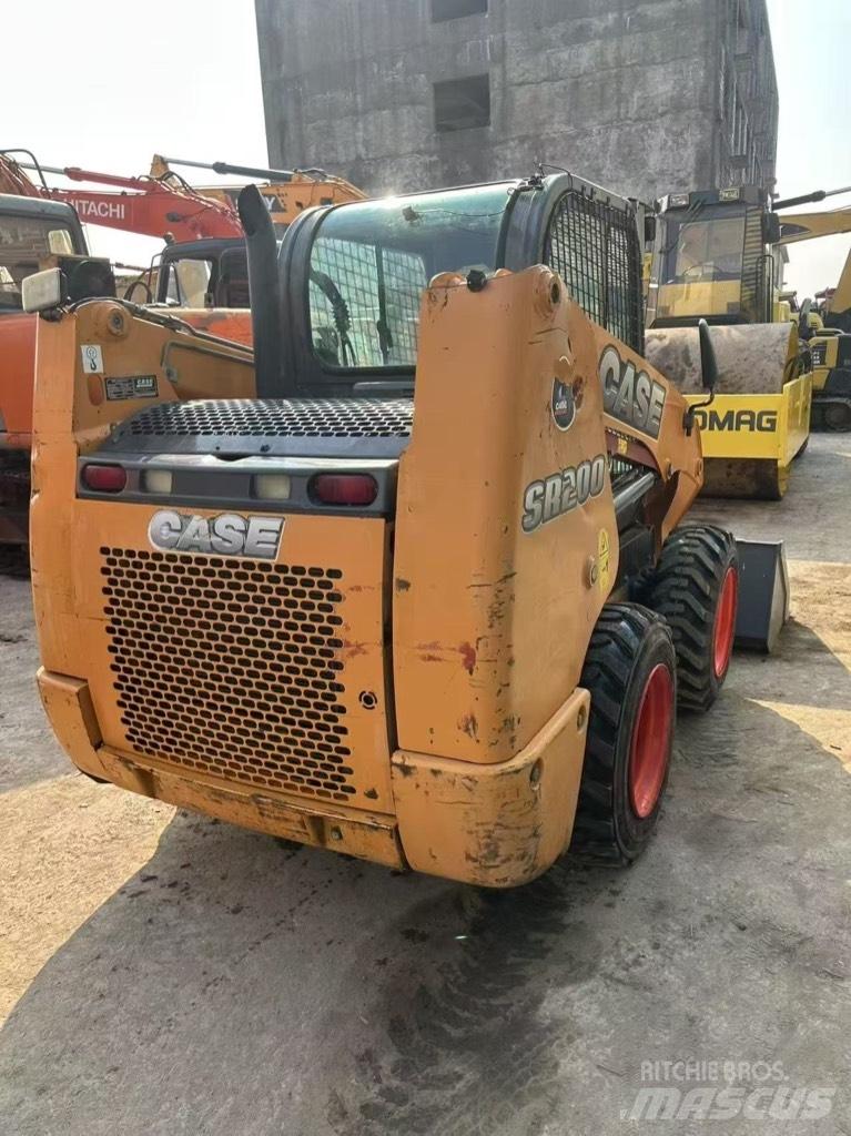 CASE SR 200 Mini Pale Gommate