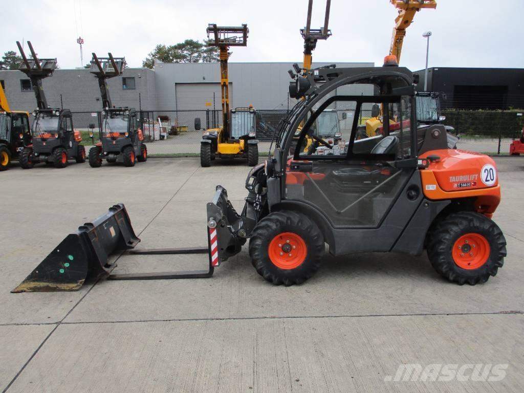 Ausa T144 HX4 (099) Sollevatori telescopici