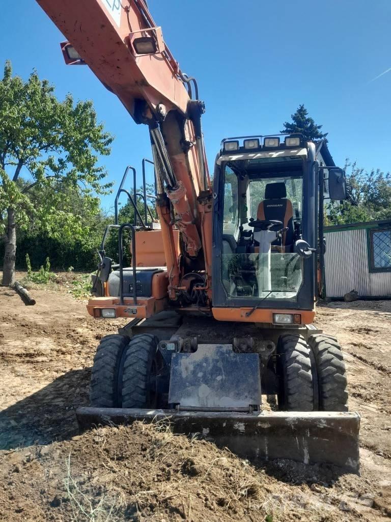 Doosan DX 160 W-3 Escavatori gommati