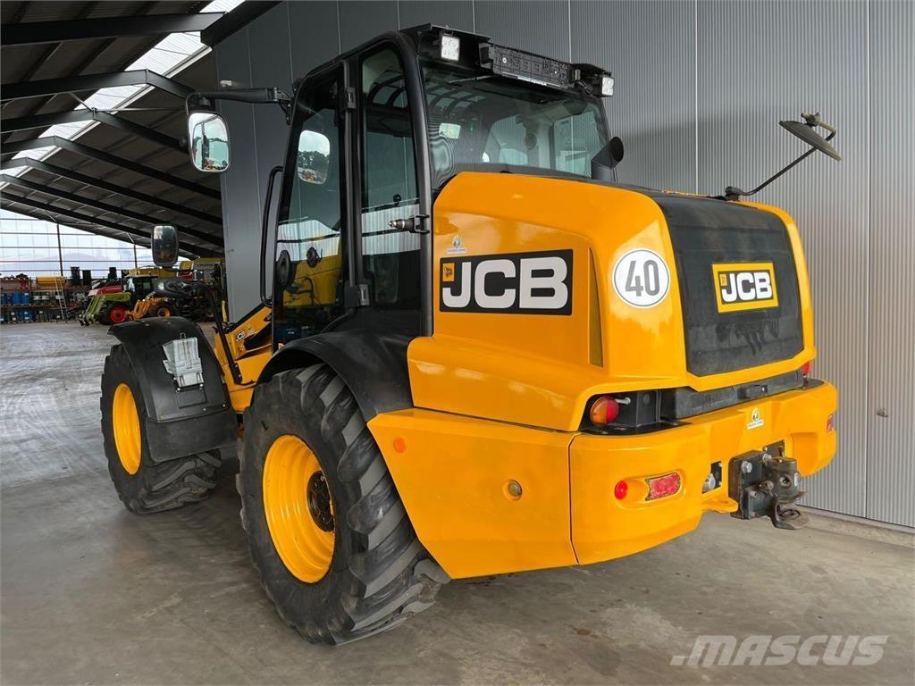 JCB TM 320 Agri Pale gommate