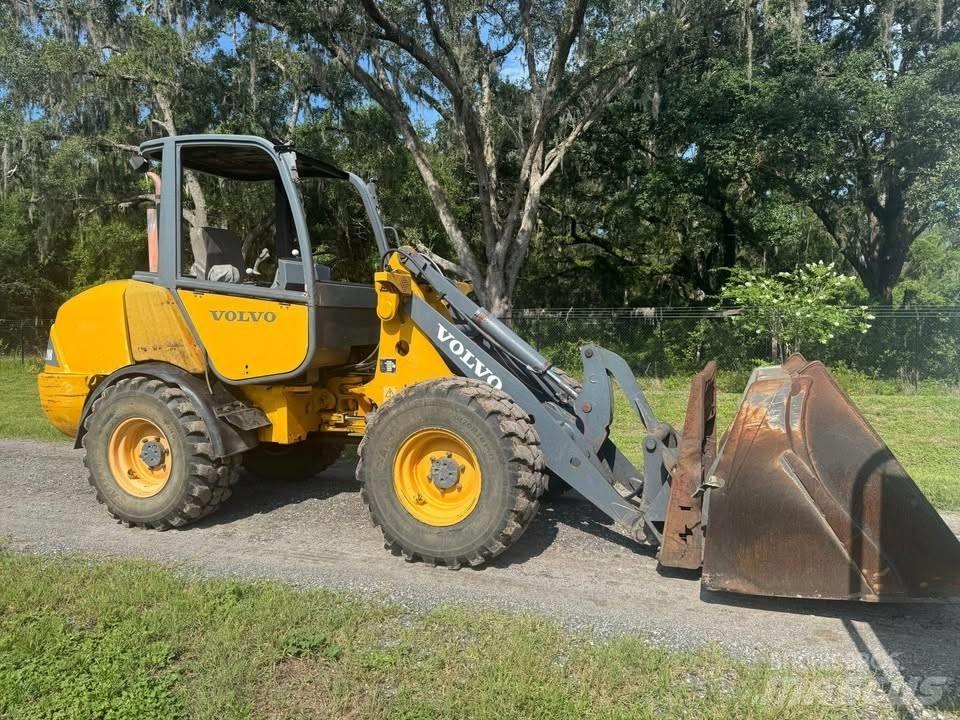Volvo L 20 B Pale gommate