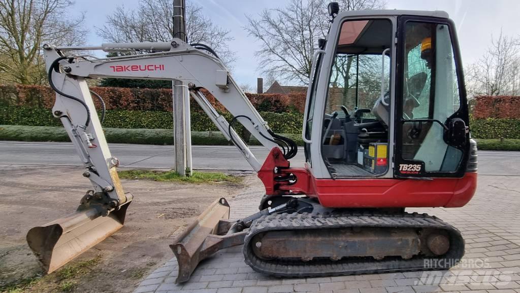 Takeuchi TB 235 Escavatori cingolati