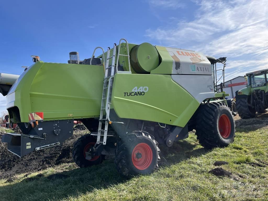 CLAAS Tucano 440 Mietitrebbiatrici