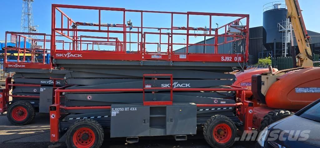 SkyJack SJ 9250 RT Piattaforme a pantografo
