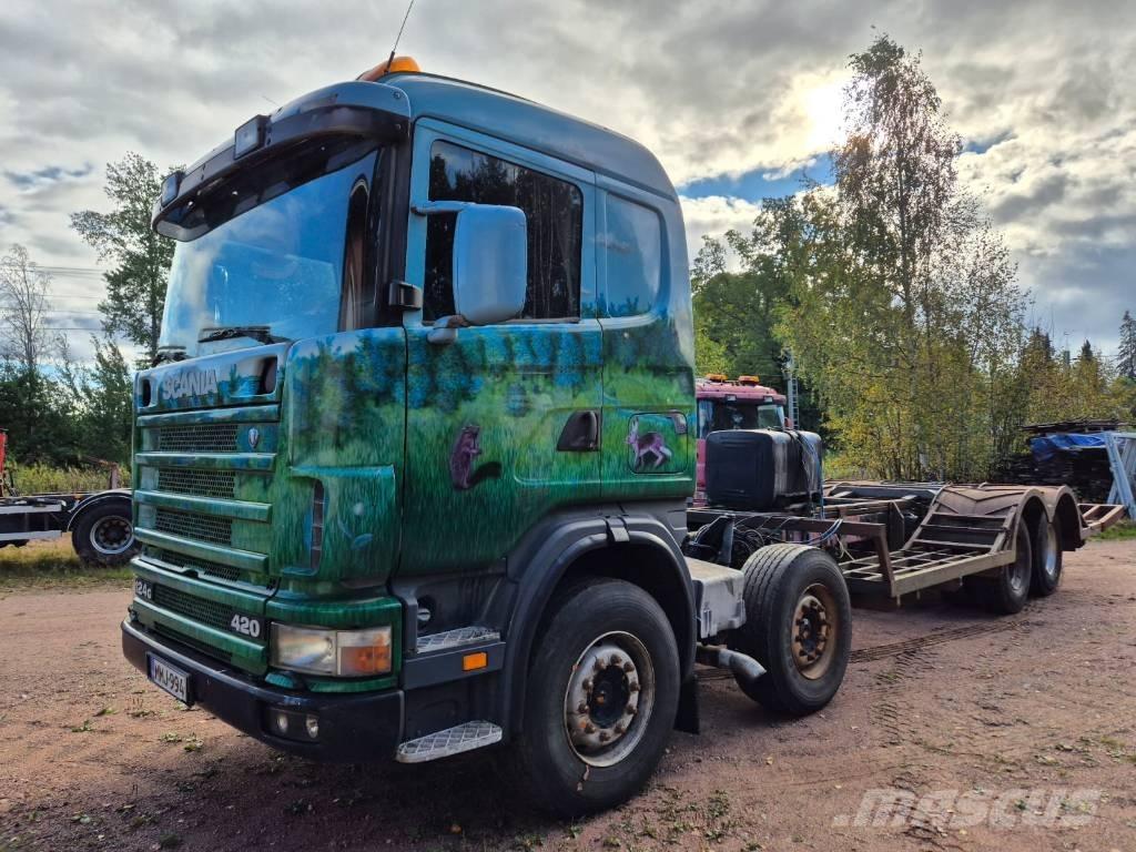 Scania R 124 Camion per il trasporto di macchine forestali