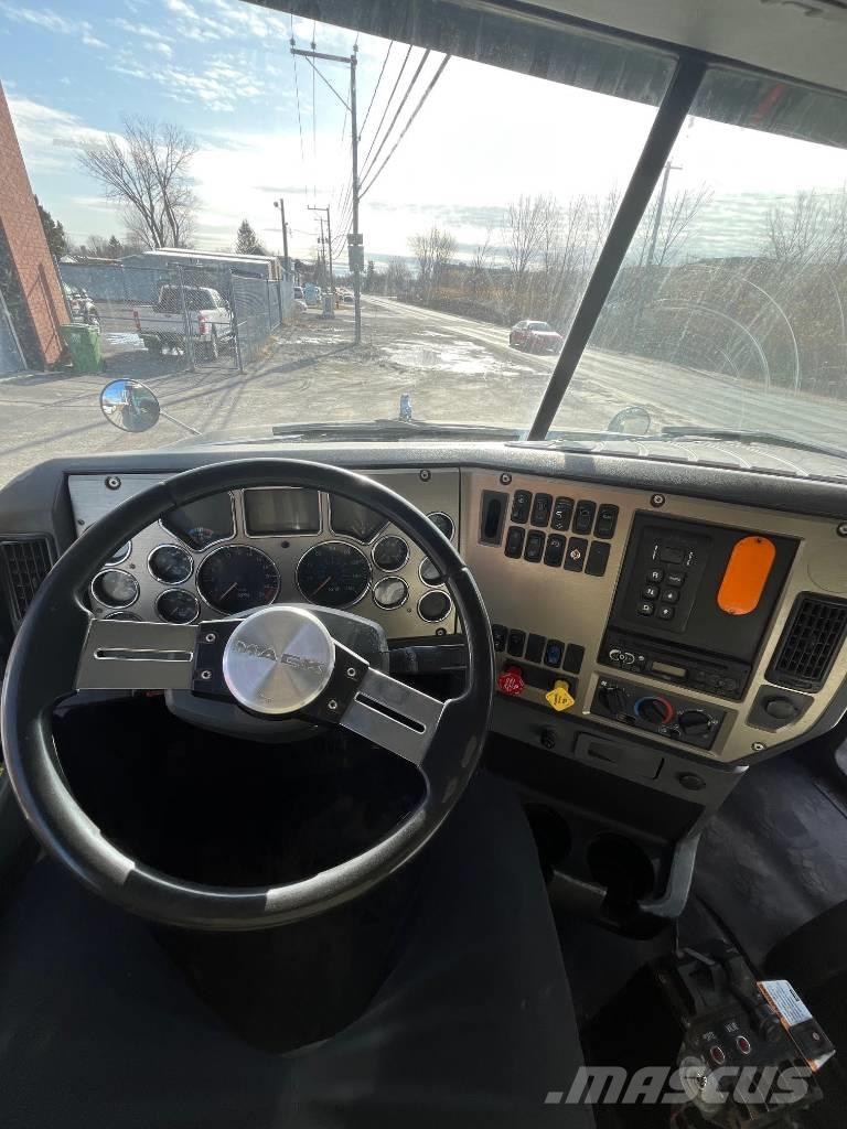 Mack GU813 Camion ribaltabili