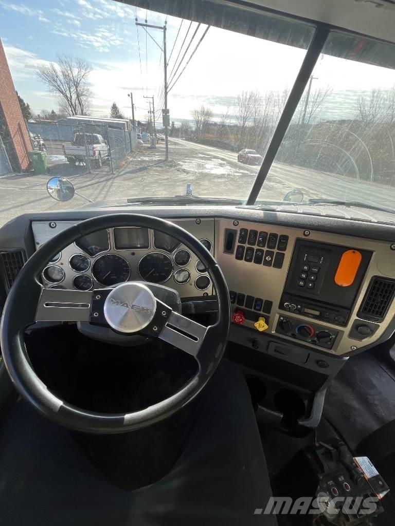 Mack GU813 Camion ribaltabili
