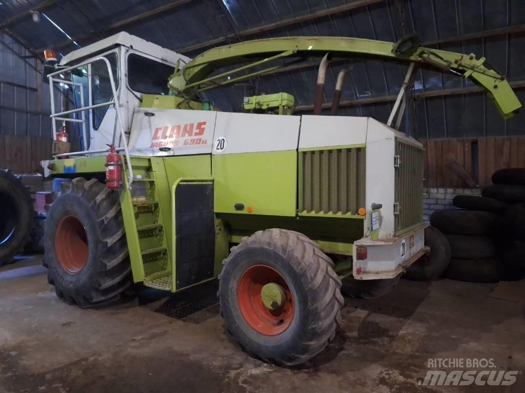 CLAAS Jaguar 690 Trince semoventi