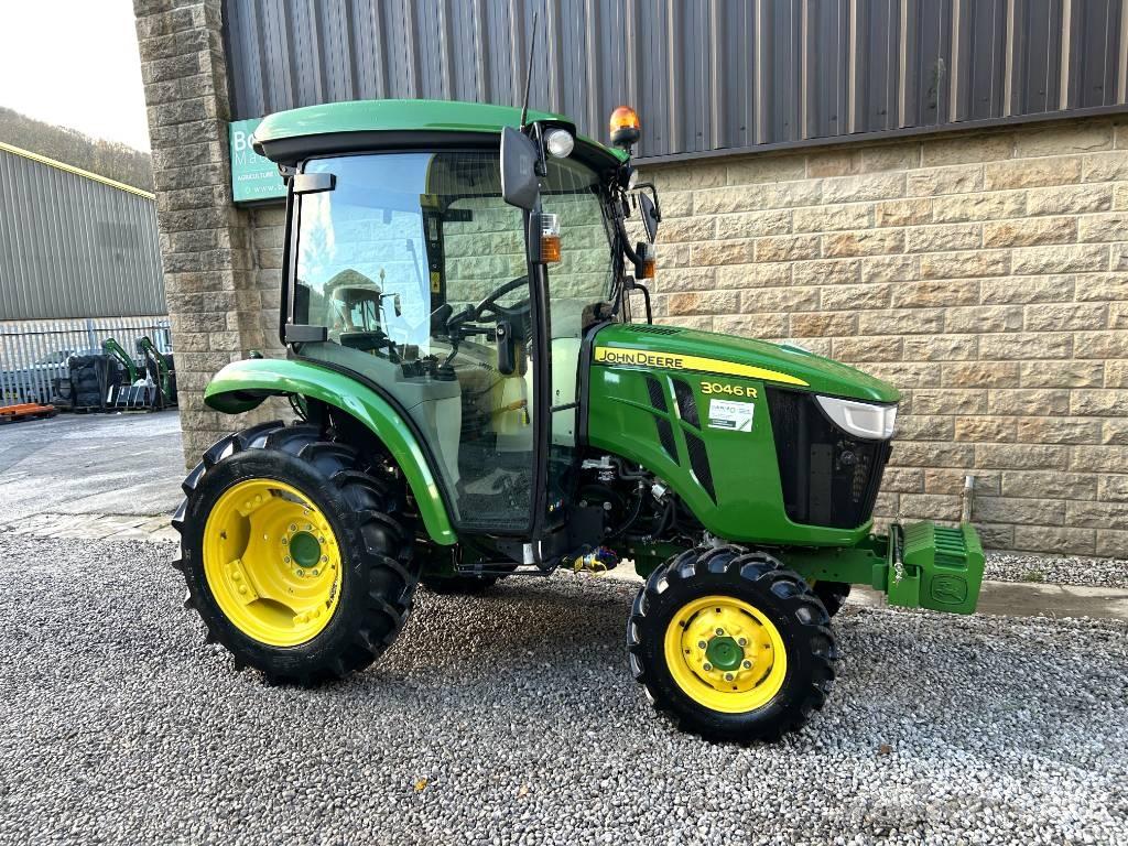 John Deere 3046R Trattori