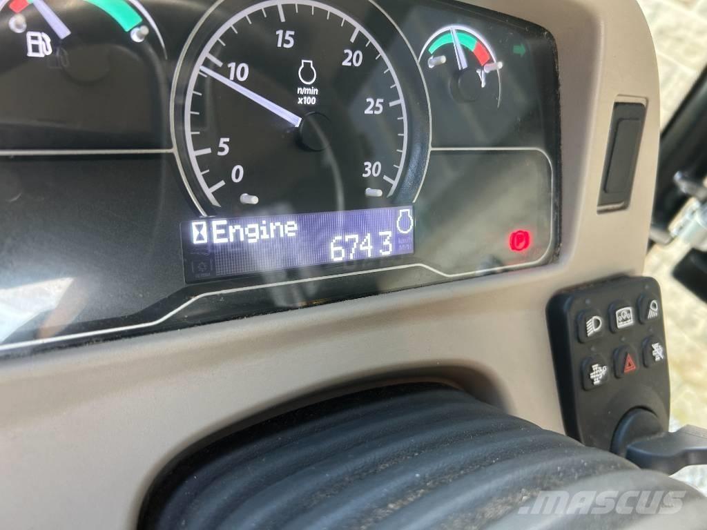 John Deere 3046R Trattori