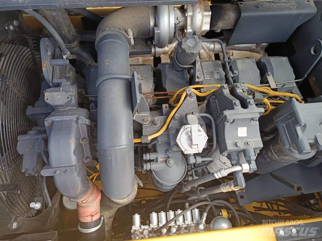 Komatsu PC450-8 Escavatori cingolati