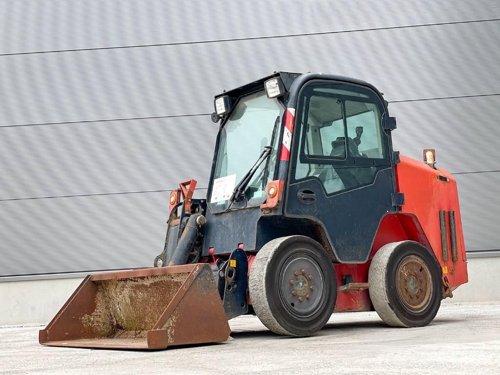 JCB R260 Mini Pale Gommate