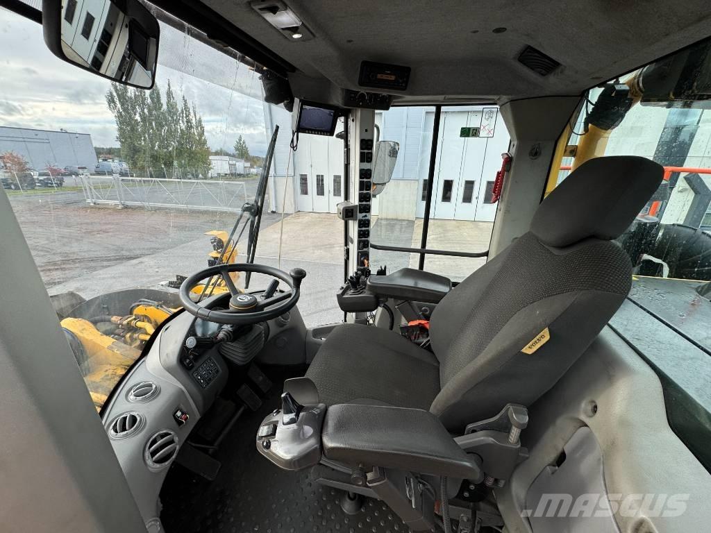 Volvo L 260 H Pale gommate