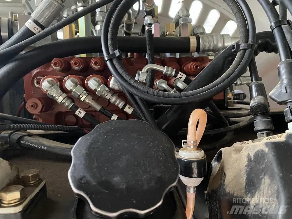 Takeuchi TB 295 Escavatori gommati