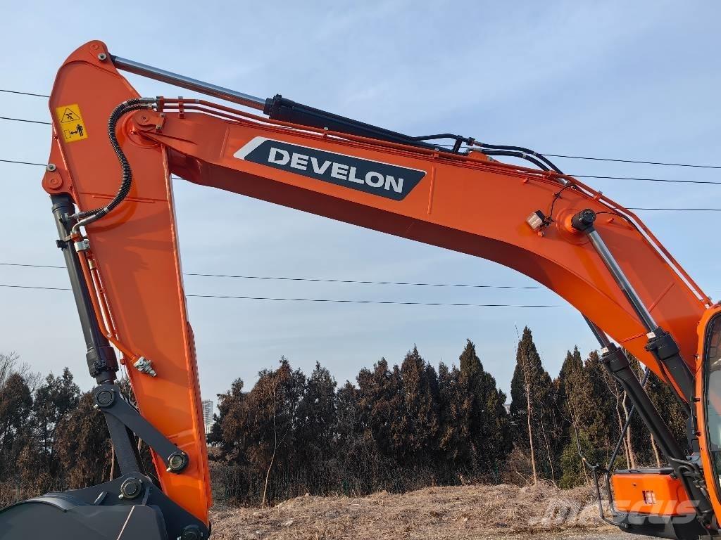 Doosan DX225 Escavatori cingolati