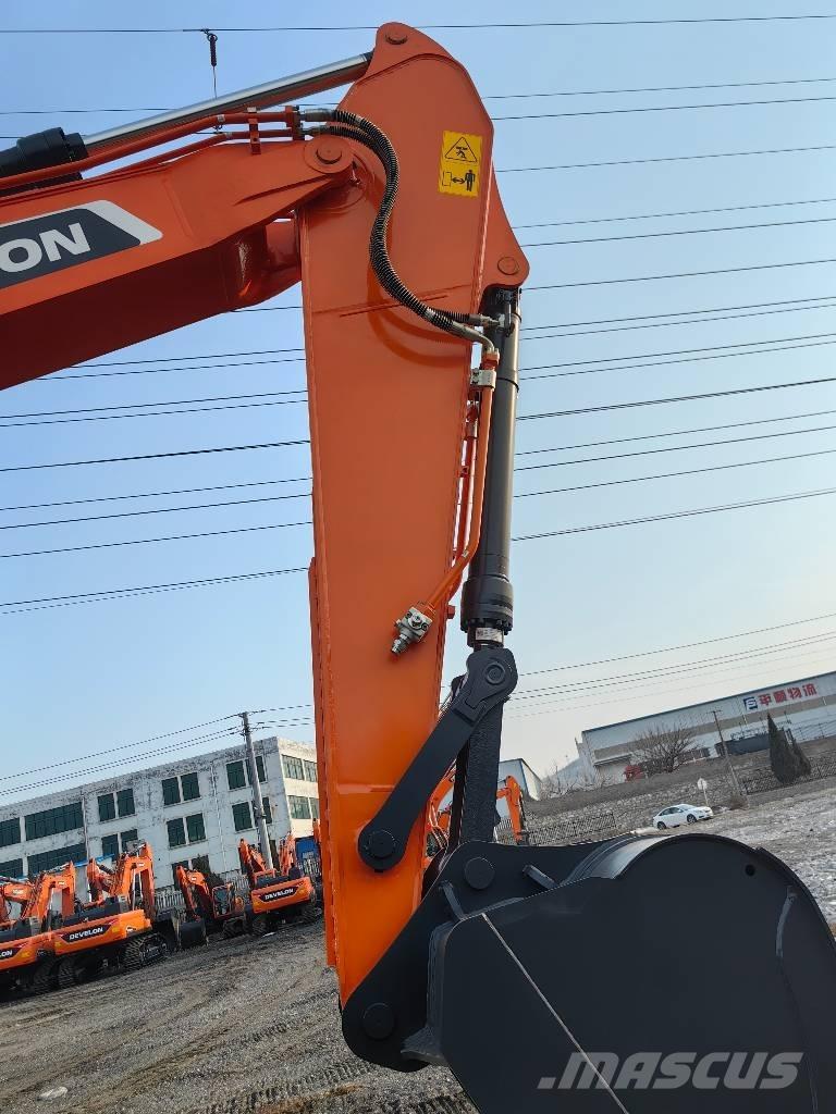 Doosan DX225 Escavatori cingolati