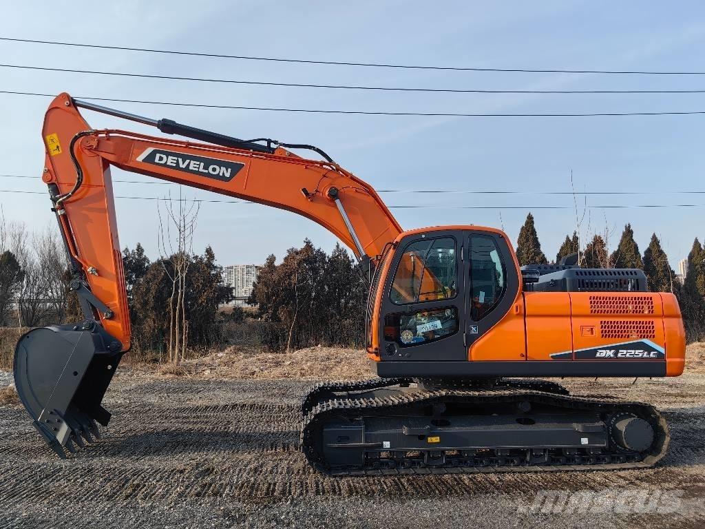 Doosan DX225 Escavatori cingolati