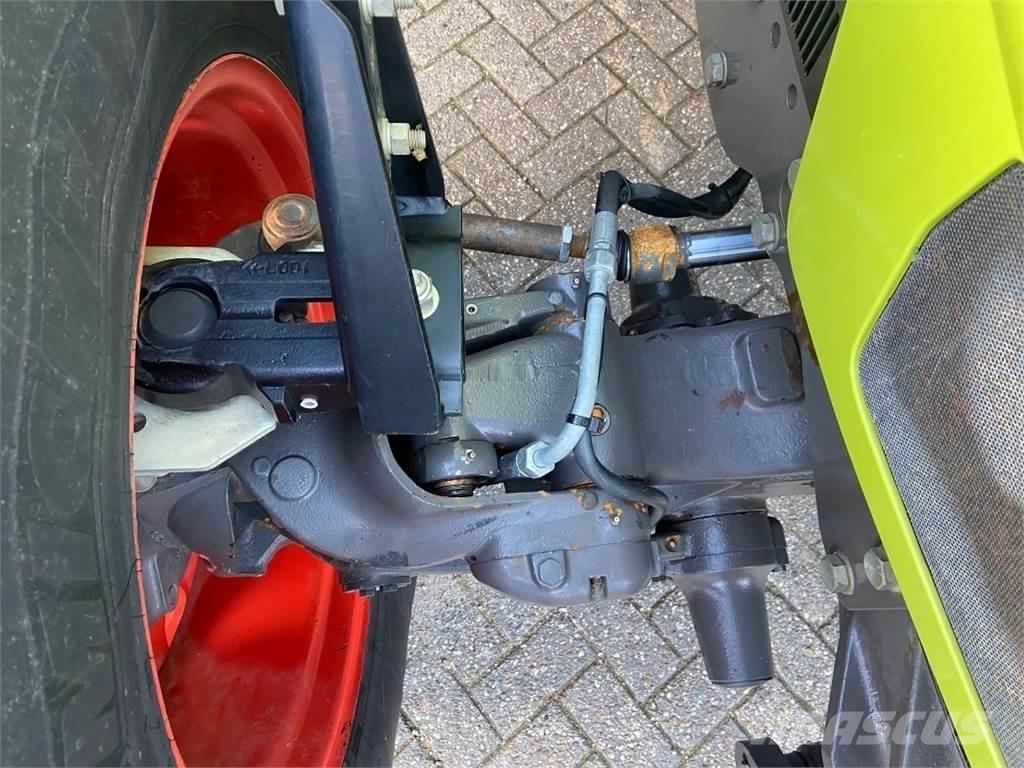 CLAAS Arion 640 Trattori