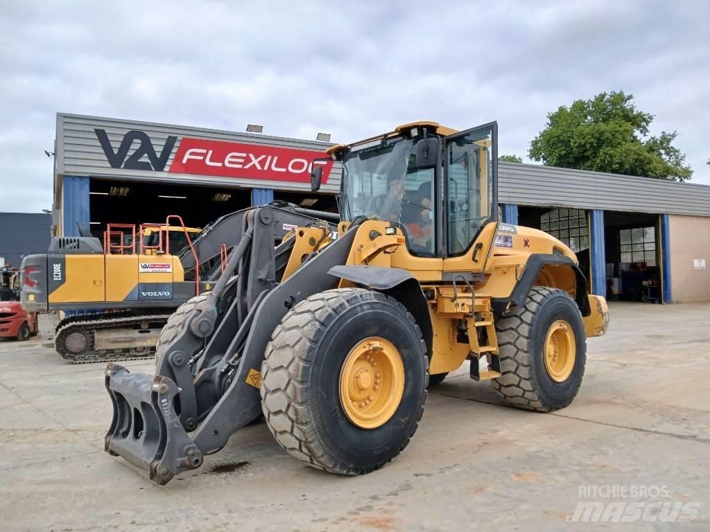 Volvo L 120 G Pale gommate