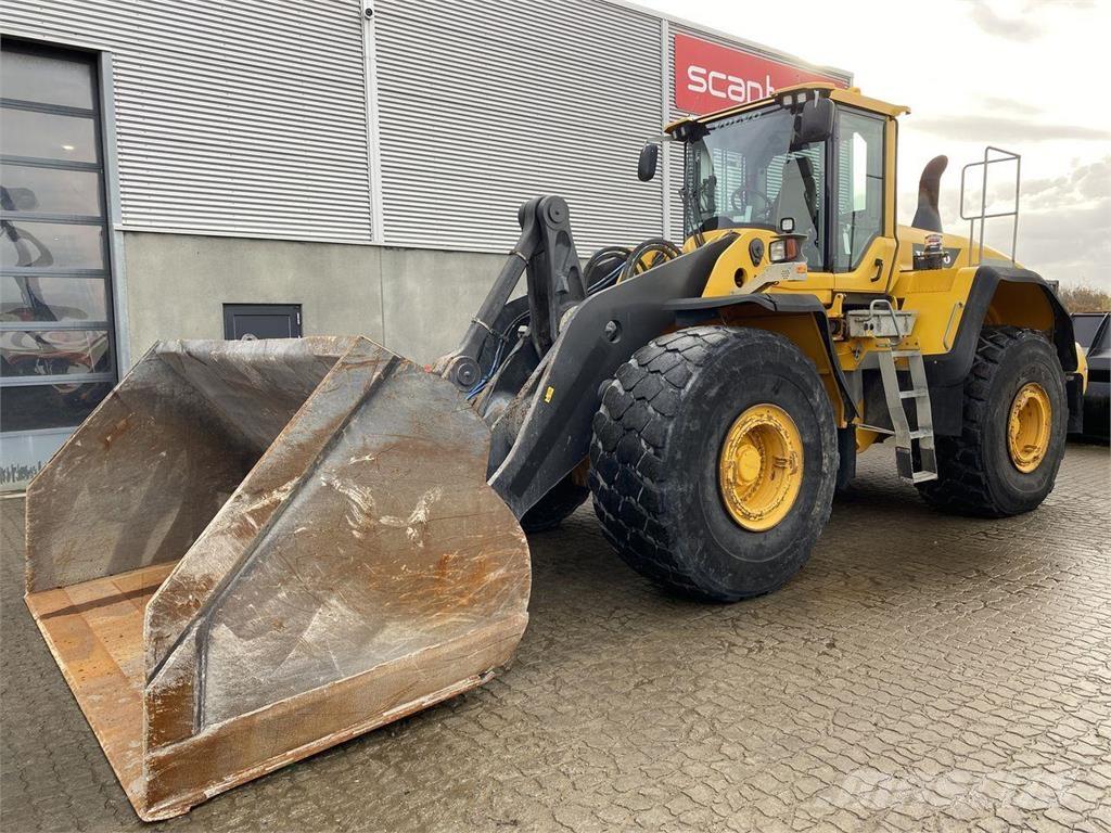 Volvo L220G Pale gommate