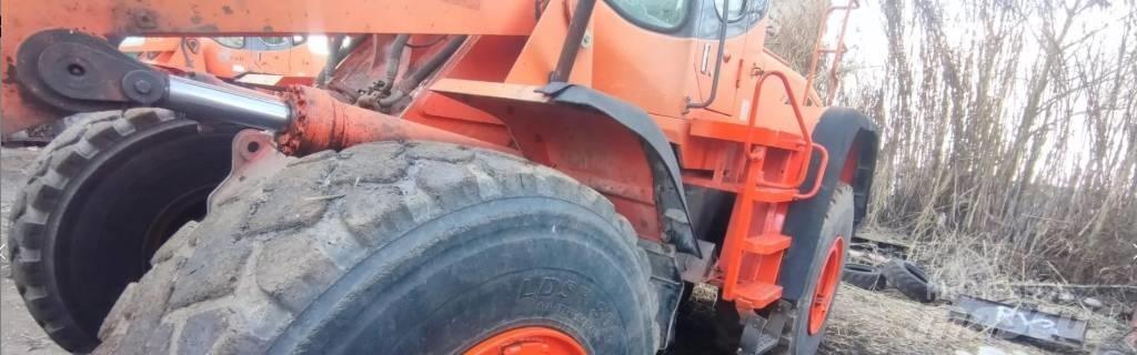 Doosan DL 300 Pale gommate