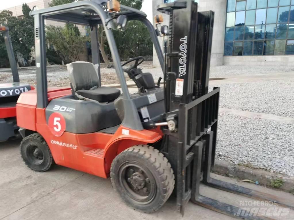 Toyota 7FD 30 Carrelli elevatori diesel