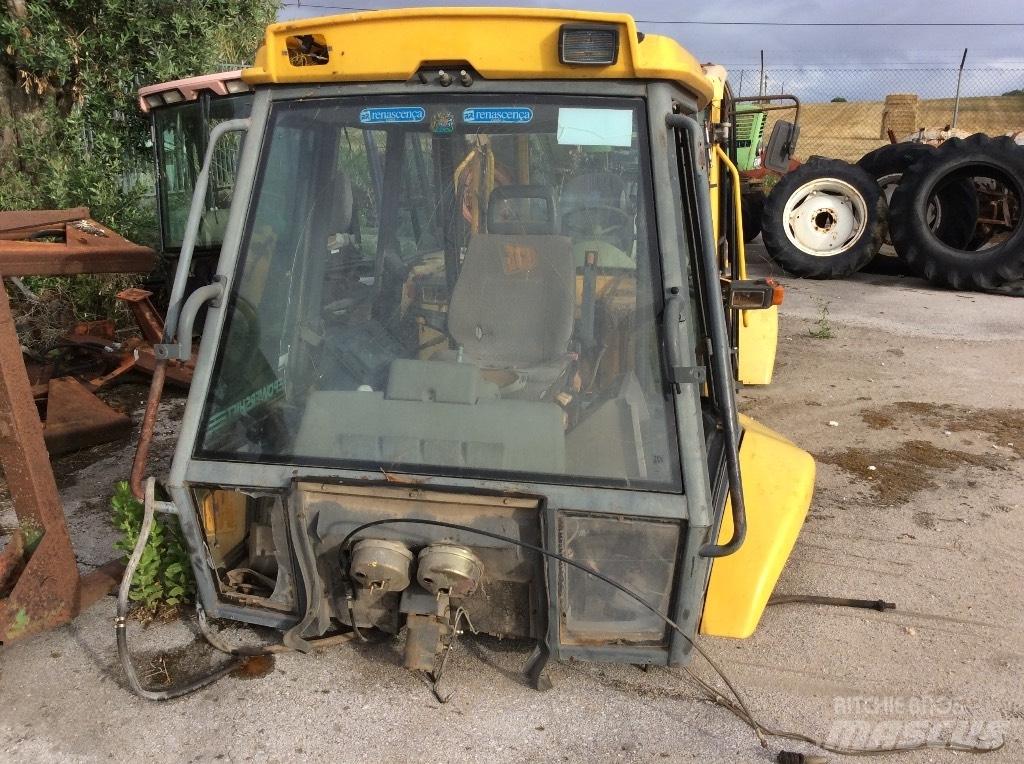 Komatsu WB 97 R Cabine e interni