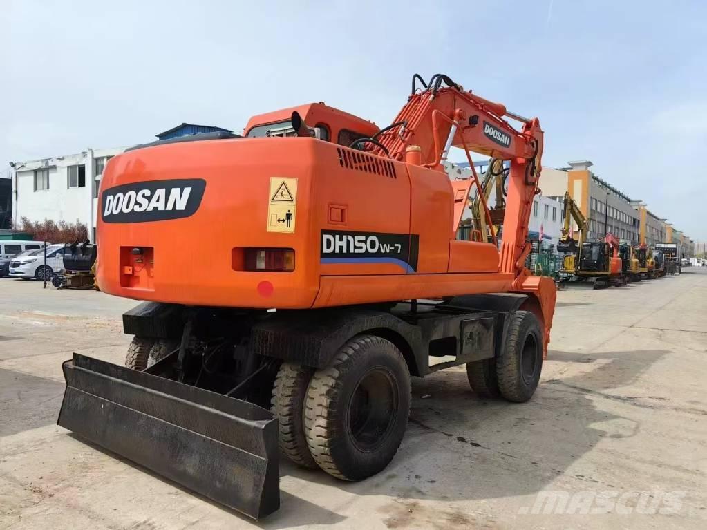 Doosan DH 150 Escavatori gommati