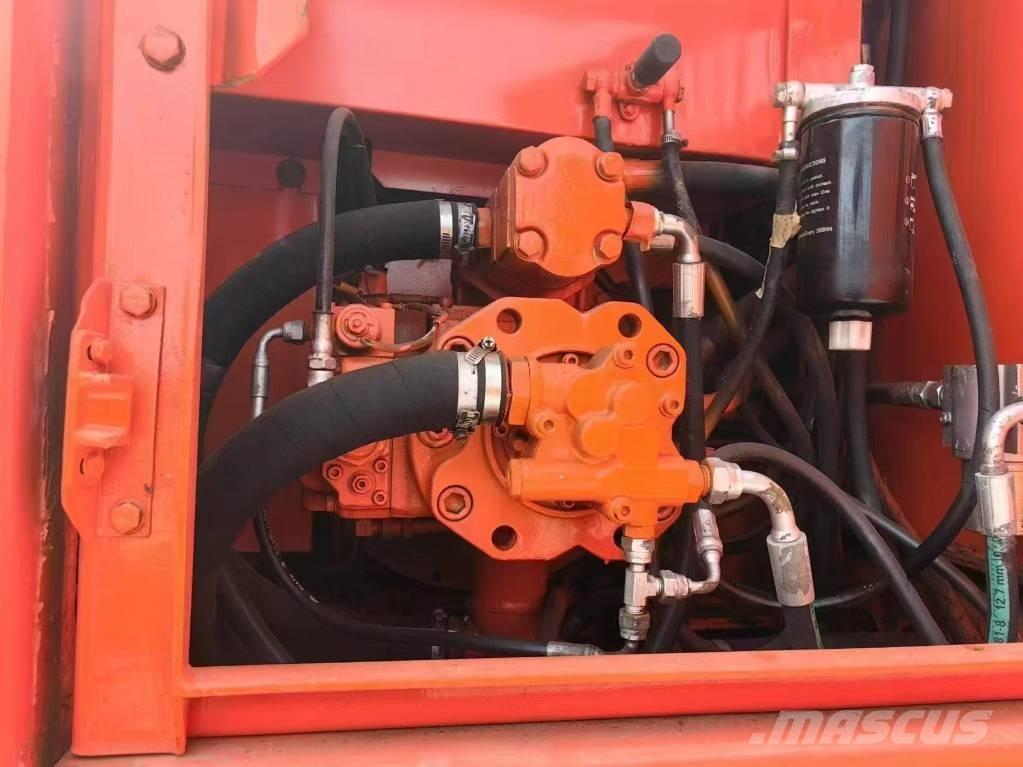 Doosan DH 150 Escavatori gommati