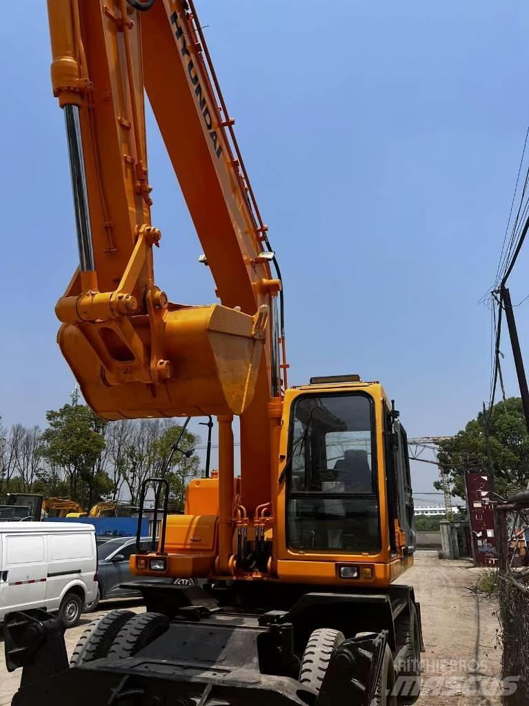 Hyundai R210W-7 Escavatori gommati