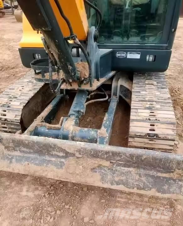 Hyundai 60vs Escavatori cingolati