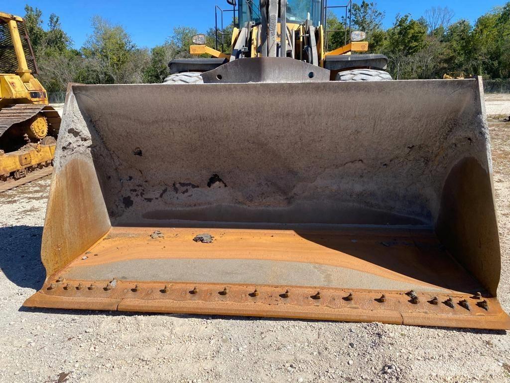 Volvo L 220 H Pale gommate