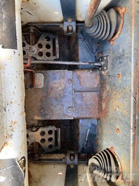 Bobcat 7753 Mini Pale Gommate