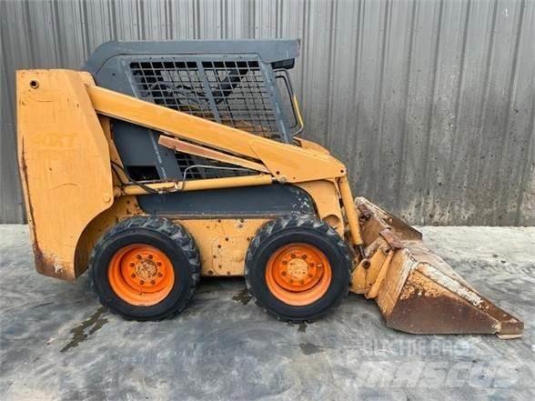 CASE 40XT Mini Pale Gommate