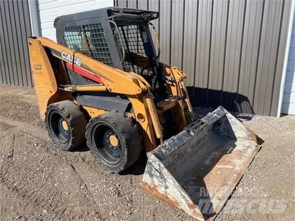 CASE 420-3 Mini Pale Gommate