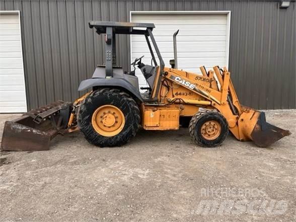 CASE 570M XT Pale gommate