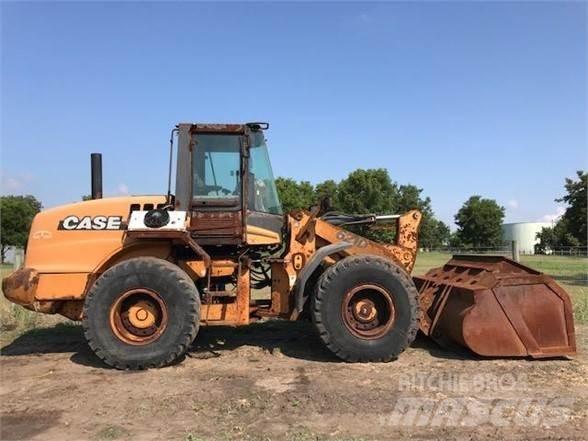 CASE 621D Pale gommate