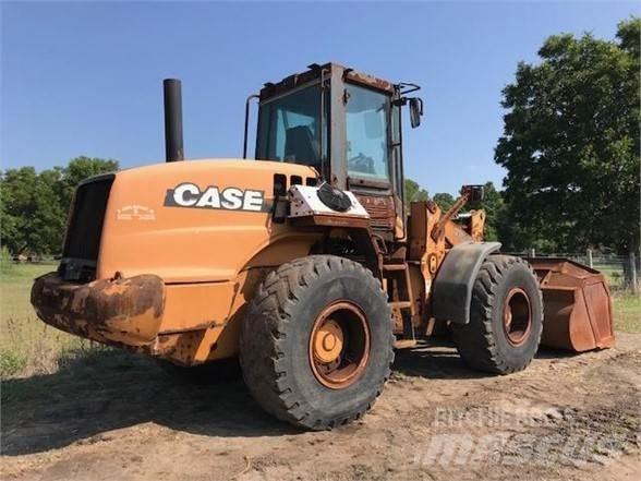 CASE 621D Pale gommate